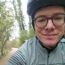 Does anyone else ALMOST like Lord of the rings two towers the most?! I know  the third gets all the glory but 2 is 👌🏼👌🏼 The scene when galdalf  shakes Théoden loose