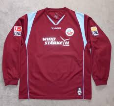 Hansa mit einem kauf des shirts, das sowohl online als auch in den fanshops für 15€ (kinder: Hansa Rostock Goalkeeper Football Shirt 2009 2010