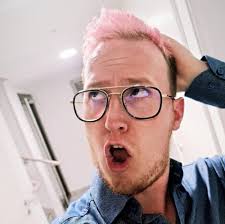 Le plus long toboggan d'Europe (182m), une vue magnifique sur les  montagnes, le saut depuis le rocher plongeoir, la rivière thermale ... des  raisons parmi tant d'autres de visiter Thermalquellen Brigerbad en