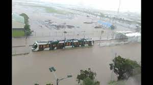 高雄暴雨狂炸吞車!馬路慘變漂漂河淹小腿 #高雄 #淹水 #災情 #暴雨 é«˜é›„è¼•è»Œæ°´ä¸Šè¡Œé§›ç¶²å‹é©šå'¼ç¥žé‚„åŽŸ ç¥žéš±å°'å¥³ å ´æ™¯ Youtube