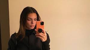 Posted on august 5, 2021, at 11:48 a.m. The Curious Case Of Kendall Jenner Wearing The Row Vogue
