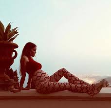 Con la sua faccia pulita se ne va a spasso per l'italia su un pullmino rosso ogni estate ha il suo fenomeno di marketing. Fiammetta Cicogna Incinta Di Due Gemelli Il Tenero Annuncio Su Instagram