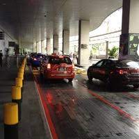 Taxi stands are distributed between the three terminals, with a specific organisation to allow users to quickly catch a taxi and for drivers to load passengers comfortably without disturbing the flow of the service. Marina Bay Sands Casino Taxi Stand Financial District 212 Visitors