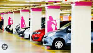 Mundurkan kembali keret hingga antara kereta depan dan kereta belakang sama jaraknya. Apanakbuat Bagaimanakah Cara Parkir Sisi Dengan Mudah