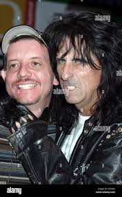 Choke holds hi-res stock photography and images