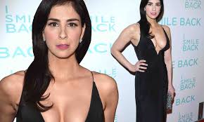 Cast members and several guest celebrities from the groundbreaking series share their personal perspectives and insights, that pay tribute to. Sarah Silverman Displays Cleavage In Black Dress For I Smile Back Screening Daily Mail Online
