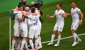 فاز اللاعب باتريك شيك بلقب رجل مباراة التشيك واسكتلندا والتي انتهت بفوز الفريق التشيكي بثنائية مقابل لا شئ. ÙÙŠØ¯ÙŠÙˆ Ø¨Ù‚Ø°ÙŠÙØ© Ù…Ù† 50 Ù…ØªØ± Ø´ÙŠÙƒ ÙŠÙ‚ÙˆØ¯ Ø§Ù„ØªØ´ÙŠÙƒ Ù„Ù„ÙÙˆØ² Ø¹Ù„Ù‰ Ø§Ø³ÙƒØªÙ„Ù†Ø¯Ø§ ÙÙŠ ÙŠÙˆØ±Ùˆ 2020 ØµØ­Ø§ÙØ© Ø§Ù„Ø¬Ø¯ÙŠØ¯ Ø±ÙŠØ§Ø¶Ø©