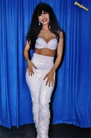 She married christopher perez, guitarist and member of the band selena y los dinos (slang for the boys) on april 2, 1992. Selena Quintanilla Perez Selena Quintanilla Perez Foto 36798389 Fanpop Page 14