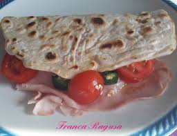 Maybe you would like to learn more about one of these? Il Paradiso In Cucina Piadina Con Farina Tipo 1 Macinata A Pietra Con Prosciutto Cotto Pomodorini E Peperoncino Fresco