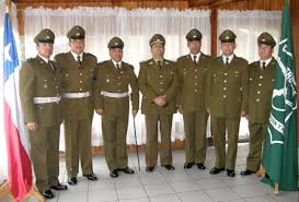 En el lugar trabaja el fiscal jefe de panguipulli, marcelo leal, con un malabarista falleció esta tarde en pleno centro de panguipulli, región de los ríos, tras recibir múltiples disparos de carabineros. Panguipulli
