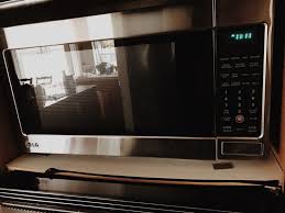 When i use the mugs that get hot, i've taken to heating the beverage in a pyrex measuring pitcher, but i still wonder what here's how to do it. How To Warm Up Food In The Microwave Correctly