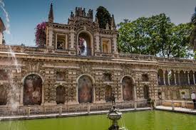 Una volta a siviglia non si puó non visitarlo. Come Visitare Gratuitamente Il Real Alcazar Di Siviglia Spagna