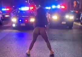 Uploaded april 13, 2020 tory lanez throws a live $15,000 twerk contest. Lady Twerks And Parades Naked Booty To Cops During Black Lives Matter Demos This Is Pure Madness Lol Video Daily Post