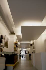 Berengere Giaux Boutique Pascal Caffet 20 Rue De La Terrasse Paris 17 Faux Plafonds En Bois Leg Suspended Ceiling Interior Ceiling Design Faux Tin Ceiling