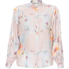 Model is 5'6, size uk 8 and is wearing the size available. Paul Joe Voldoiseau Pale Pink Floral Blouse 111 Liked On Polyvore Featuring Tops Blou Floral Long Sleeve Shirt Pink Floral Shirt Pink Long Sleeve Shirt