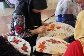 Check spelling or type a new query. Serunya Mencoba Membatik Pada Kipas Suara Surabaya