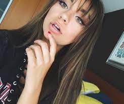 259 5 Mil Me Gusta 2 039 Comentarios Andrea Russett Andrearussett En Instagram I Got Banged Long Hair Styles Short Hair Styles Easy Hair Styles