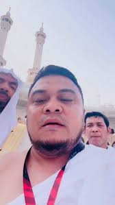 Gubernur Aceh, Muzakir Manaf alias Mualem, melaksanakan ibadah umrah di  Makkah Al-Mukarramah pada Rabu (15/10/2025), didampingi Staf Khusus Teuku  Irsyadi, M Fauzan Kamil, dan Dirut PEMA Mawardi Nur. , ...