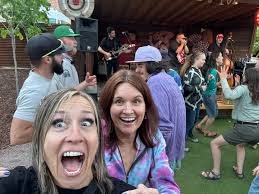 Gorgeous day for a hike❤️ thanks for joining me you fabulous women!!  @mizzmissybbeauty @heatherstrattonlambert @jamileeroy