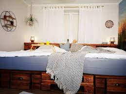 173,5 cm breit 241 cm lang (kopf bis fuß) 30 super tolles bett aus europaletten gebaut, ideal für geschwister oder zwillinge. á… Palettenbetten Selber Bauen Kaufen Anleitungen Shop