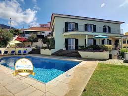 Featuring a living room with a sofa, as well as a fully equipped kitchen, each unit has a private bathroom with shower. Villa Vista Sol By Mhm Villen In Funchal