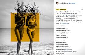 Kendall jenner and emily ratajkowski wore the same i.am.gia tank top and knit pants matching set. Kendall Jenner Emily Ratajkowski And Other Supermodels Sued Over The Fyre Festival Esquire Middle East