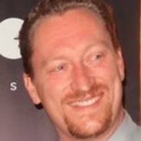 100+ profilů „Jay“