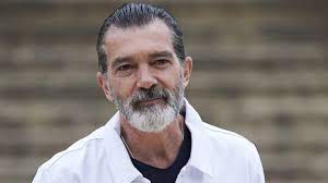 The fifty shades freed actress, 30, paid a moving tribute to the pain and glory star, 59. Antonio Banderas Hatte Einen Herzinfarkt Hatte Viel Gluck Stern De