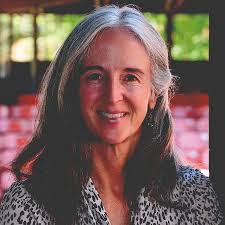 Julie Hammonds's Instagram, Twitter & Facebook