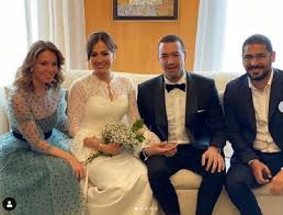 أزمة صورة حلا شيحة في غرفة النوم تتفاعل.غضب وهجوم بسبب حجابها. Ø­Ù„Ø§ Ø´ÙŠØ­Ø© ÙˆØ£Ø®ÙˆØ§ØªÙ‡Ø§ Ù‡Ù†Ø§ ÙˆØ±Ø´Ø§ ØªÙ‡Ù†Ø¦Ø§Ù† Ø´Ù‚ÙŠÙ‚ØªÙ‡Ù…Ø§ Ø¨Ø¹Ø¯ Ø²ÙØ§ÙÙ‡Ø§ Ø¹Ù„Ù‰ Ù…Ø¹Ø² Ù…Ø³Ø¹ÙˆØ¯ ØµÙˆØ± Ù‚Ù†Ø§Ø© ØµØ¯Ù‰ Ø§Ù„Ø¨Ù„Ø¯