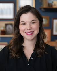 Meet the host of Crash Course Kids Literature, Abby Cox! Abby is an author,  youtuber, dog mom, and dress historian who makes content about historical  fashion and beauty with humor and curiosity.