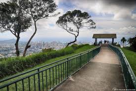 It is not much of a hike, but is used more as a connector trail to reach other hikes that access the valley, such as the moleka, maunalaha and kanealole trails. Honolulu Wanderung Zu Den Manoa Falls Der Tantalus Lookout Usa