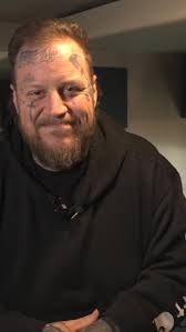 “From a jail cell to the @klovefanawards… something only God could do  himself.”