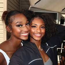 here to show a sign of life 🫶🏽🌷💃🏽❤️