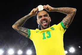 Daniel alves, o jogador com mais títulos na história. 1vfq4fxznzpf1m