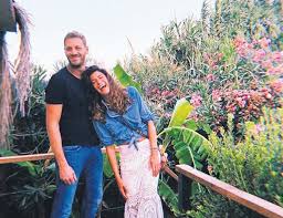 Uraz kaygılaroğlu resmi web sitesidir,sanatçı hakkında güncel bilgileri takip edebilirsiniz. Berrak Tuzunatac Ali Yorenc Ten Ayrildi Anneden Tepki Gecikmedi Ece Yorenc Berrak I Instagram Dan Sildi Takvim