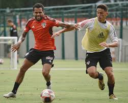 Join the discussion or compare with others! Luciano Aparece De Visual Novo E Sao Paulo Treina Com O Sub 20 Veja Imagens