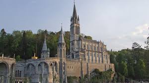 France's president emmanuel macron announced on july 13th that a vaccine passport would be. Macron Als Erster Staatsprasident Im Wallfahrtsort Lourdes Kath Ch