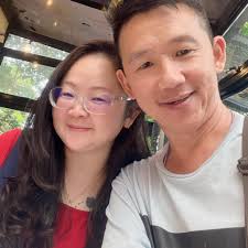 我其实从小就认识曾经同一个Taman，同一个教会长大后跟着爱改装音响的车到处Long Gai，去Serway前面吃鸡翼，在Sabindo  Highway喝酒聊天，是我时常都还会想起的片段