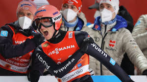Tausende zuschauer fiebern beim auftakt der 69. Krimi Zum Wm Finale In Oberstdorf Deutschland Fliegt Zum Weltmeistertitel Skispringen Com