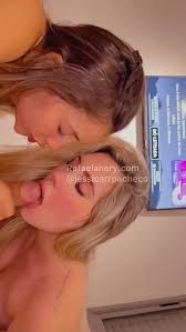 Jessica Pacheco y Rafaela Nery disfrutando de la gran polla de un chico en  la cama