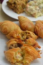 Klik link di bawah untuk resepi penuh. Resepi Karipap Pusing Paling Sedap
