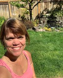 It's a gorgeous warm day and Felix and I are just hanging out in the back  yard. 🐾💙🐾. Later I'm going to make Crème Brûlée, my first to@e so we see  how