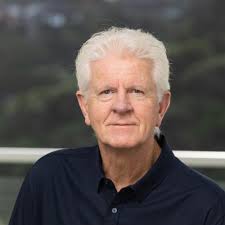 I love and defend Wellington but it is getting increasingly difficult.  Thursday night in the capital city, having dinner at one of my favourite  restaurants The Long Bar (founded in 1998) and