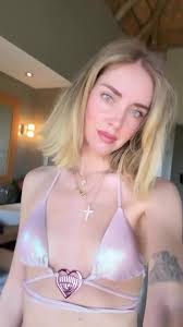 Chiara ferragni bodycheck