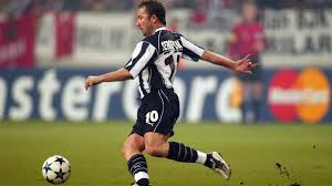 Asıl adı ali rıza sergen yalçın'dır. Basarili Kariyerini Bir Ust Asamaya Cikaran Kisi Sergen Yalcin