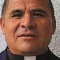 Trailer embiste a párroco y provoca su muerte.