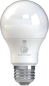 Ge Led Dusk To Dawn Light Bulbs A19 Outdoor Led Light Bulbs 60 Watt Replacement Soft White Medium Base Sunlight Sensor Light Bulbs Outdoor Light Bulbs 1 Pack Damp Rated Amazon Com