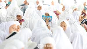 Surat yasin lengkap arab, terjemah indonesia, dan latin (untuk bantu yang belum lancar arab). Surat Yasin 83 Ayat Lengkap Latin Terjemahan Link Download Surat Yasin Cocok Dibaca Malam Jumat Tribun Medan