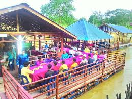 Antara tempat paling menarik yang selalu dikunjungi pelancong ialah the sky walk. River Side Kg Mani Kuala Menarik Di Padang Terap Facebook